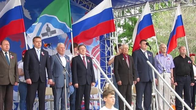 Поют гимн РФ в Бердске смотреть онлайн