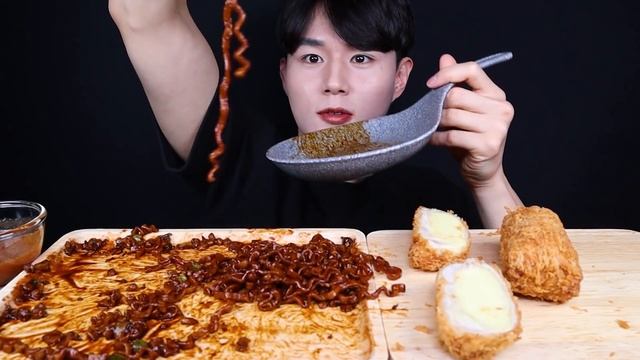치즈 돈까스 진진짜라 먹방ASMR MUKBANG CHEESE PORK CUTLET & SPICY BLACK BEAN NOODLES チーズとんかつ eating sounds