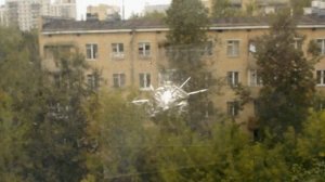 Под окном 2015 янв 30 Дырка в стекле от пули