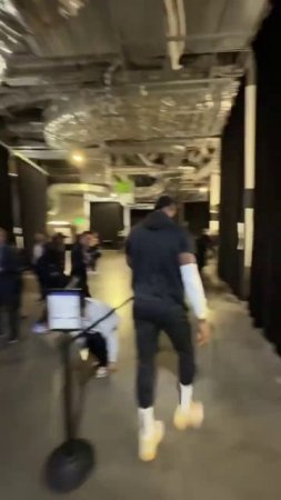 LeBron finds a youth basketball team in the tunnel!