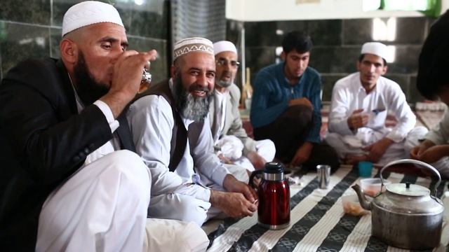 Чаепитие у белуджи смотреть онлайн