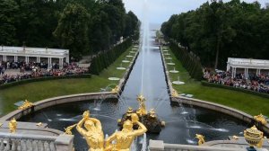 Торжественное включение фонтанов в Петергофе