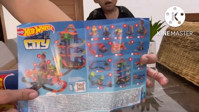 HOT WHEELS DRAGON LAUNCH TRANSPORTER UNBOXING