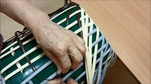 Полосатое разноцветное кашпо из ротанга