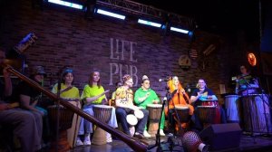 Safri-trance. Джембе, кахон, бонго, конги, диджериду, дундуны.