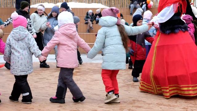 Масленица🥞Народные гуляния🎉Почему не едим блины с начинкой?Игрушка, которая нужна каждому малышу🐥 смотреть онлайн