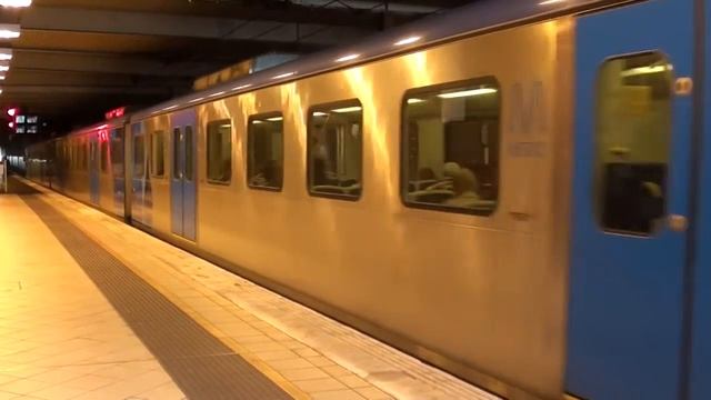 Siemens departing Flinders Street - Metro Trains смотреть онлайн