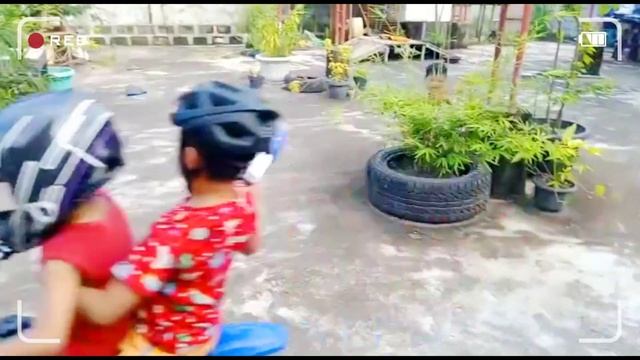 Riding in tandem KIDS