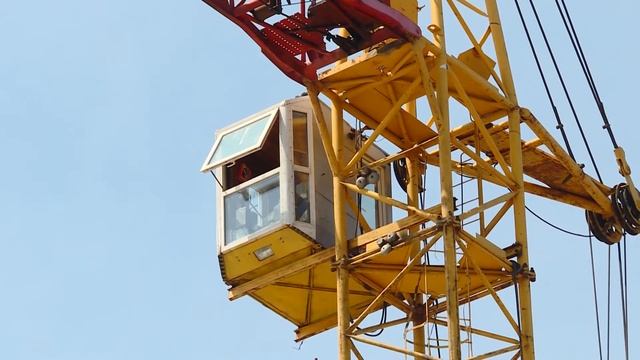 Турники разваливаются а поля зарастают