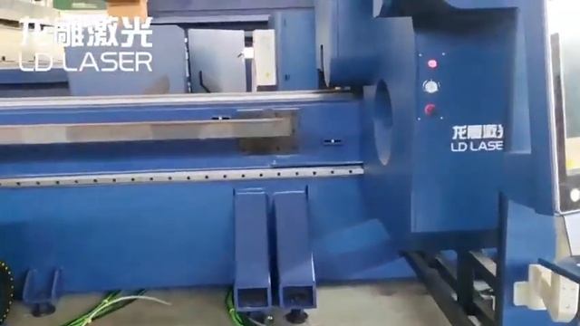 Автозагрузка работа  LDT 12036 станка резки трубы с 3 патронами LD LASER смотреть онлайн