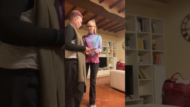 Режем новенький свитер😱 Бомжстайл или рванина по стоквульски смотреть онлайн