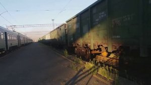 ВЛ11 -471 Грузовой поезд и ЕП Л2Т   и  Пятихатки на  Апостолово едут через  Кривой Рог