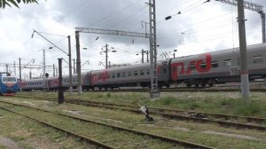 Электровоз ЭП20-047 с поездом Москва - Новороссийск