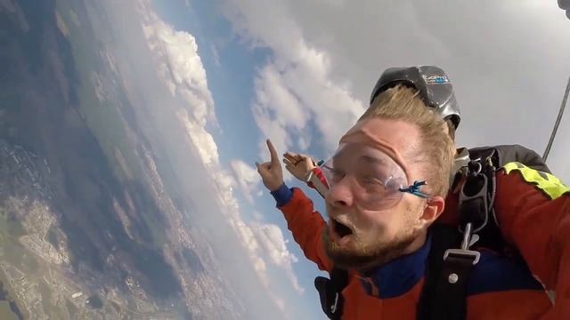 Прыжок в тандеме. Аэродром Коротич. смотреть онлайн