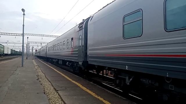 ЭП1М-495 с поездом №7 Севастополь Санкт-Петербург смотреть онлайн