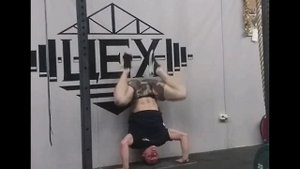 Отжимания в стойке на руках