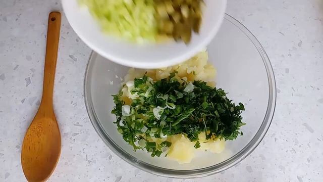 Картошка жана жашылча менен даамдуу жана тоюмдуу салат