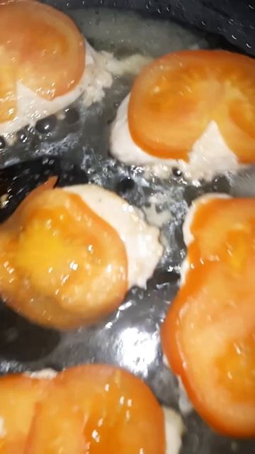 Курочка с помидорами и сыром #рецептынакаждыйдень #рекомендации #курица #сыр #помидор смотреть онлайн