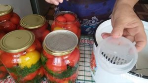 Медовые помидоры с морковной ботвой. Съедаются моментально.