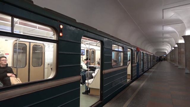Электропоезд 81-717/714.5М номерной на станции Кропоткинская