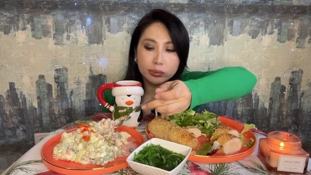 МУКБАНГ новогодний•Оливье•куриный рулет с овощами и сыром• смотреть онлайн