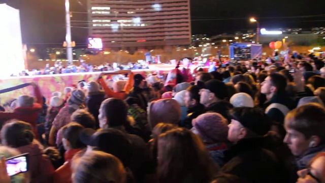 Эстафета Олимпийского огня в Мурманске. Выступление на площади Пять углов смотреть онлайн