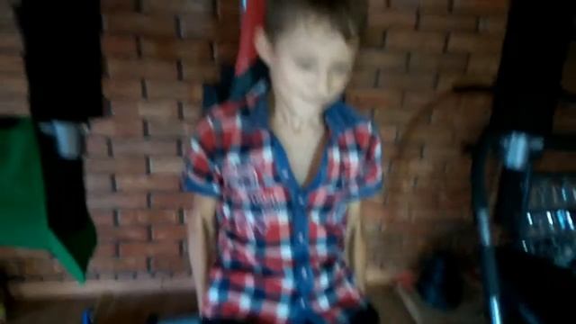 Брат поднимает 70 кг на ногаг смотреть онлайн