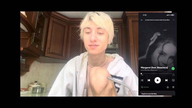 честный поток в 4 утра на кухне родного дома // смотреть онлайн