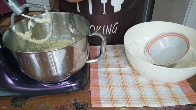 Всех приглашаю на мою кухню. Будем готовить молочные коржики.