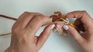 МК вязаная крючком плюшевая собачка мопсик, вязаный брелок крючком, амигуруми крючком.