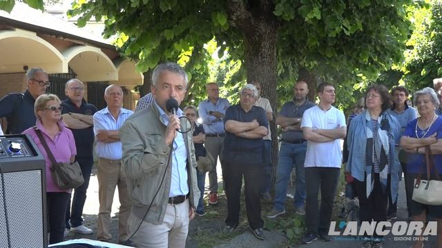 Acqui Terme - Degrado zona Bagni, alcuni istanti del sit-in davanti alla piscina смотреть онлайн