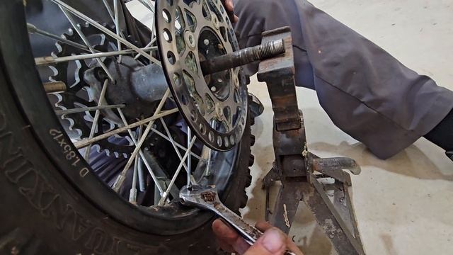 How to Replace Broken Spokes and True your Dirtbike Wheel(Cheap,Easy, and Fast)