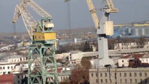 Демонтаж портального крана "Кировец" часть1
