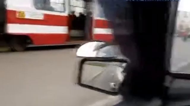 Левый поворот на регулируемом перекрестке