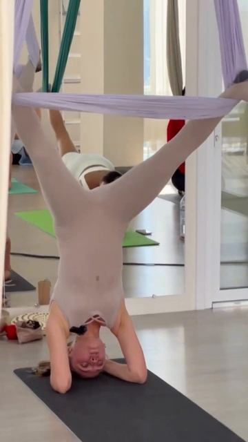 Тогда я жду тебя на мастер-классе по аэройоге в Москве! Пиши в комментариях «+», отправлю ссылку 😉 смотреть онлайн