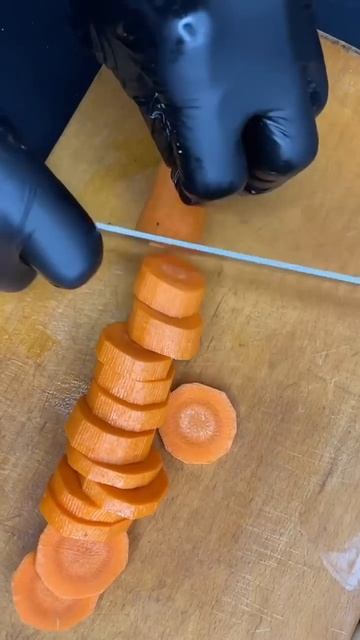 Тушеные ребрышки с овощами — простой и вкусный рецепт #food #cooking #shorts смотреть онлайн