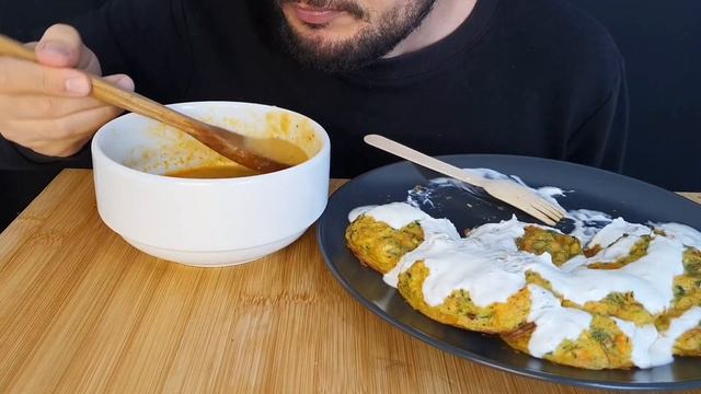 ASMR Turkish Food Mercimek Çorbası , Mücver | Turkish ASMR | Eating Sounds (No Talking) смотреть онлайн