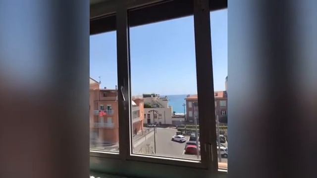 Bordighera, comodo spiagge. Trilocale con terrazzo vista mare
