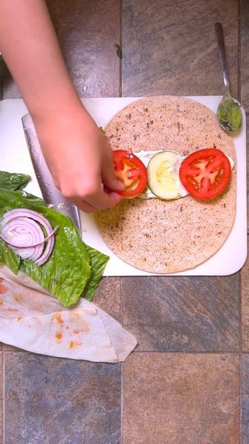 QUICK EASY GARDEN WRAP! 🥑 Packed with CRISP Veggies 🥒 and a Lemon 🍋 Herb Aioli! ASMR Cooking #short смотреть онлайн