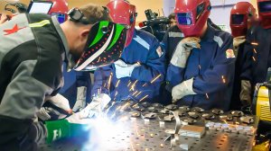 Сварка, роботы и 3D-принтеры: московским школьникам помогают определиться с будущей профессией