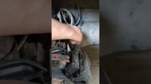 Замена передней стойки Тойота авенсис 2