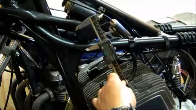 Setting timing marker on a1974 75 76 Kawasaki 500 2 stroke triple with a digial caliper смотреть онлайн