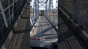 железнодорожный мост. по которому ездят грузовые фуры. и легковые. забайкальский край.