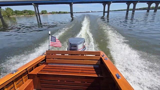 1960 Thompson Sea lancer 17 running down the Fox River. смотреть онлайн