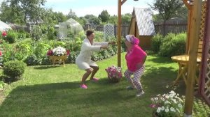 6 соток 11 июля 2020 года. Сажаю цветы, поливаю помидоры, огурцы и.домой. Печь пиццу с грибами...