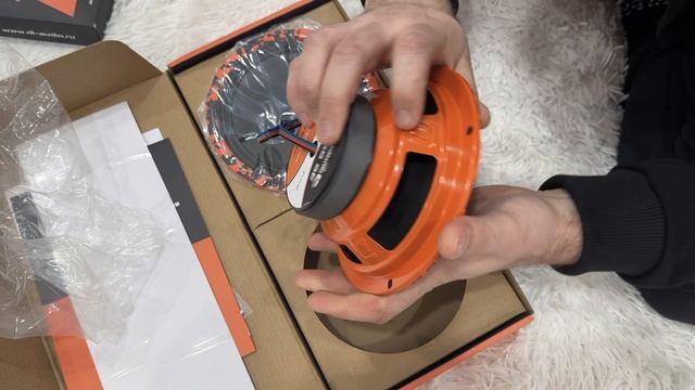 Эстрадные динамики Dl audio Barracuda 154 SE , с подсветкой колпака , и универсальный пульт усилител смотреть онлайн