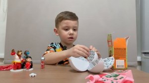 Распаковка шарика «Zuru Mini Brands Disney» и коробочки «Маша и Медведь»