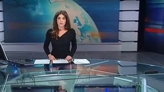 Зрелище Не Для Всех: Ведущая Забыла, Что Стол Прозрачный! смотреть онлайн