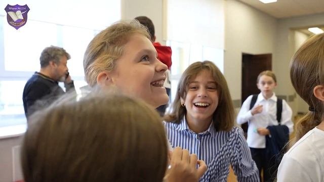 #КлассныеНовости: ученики школы №1234 оформили школьное пространство