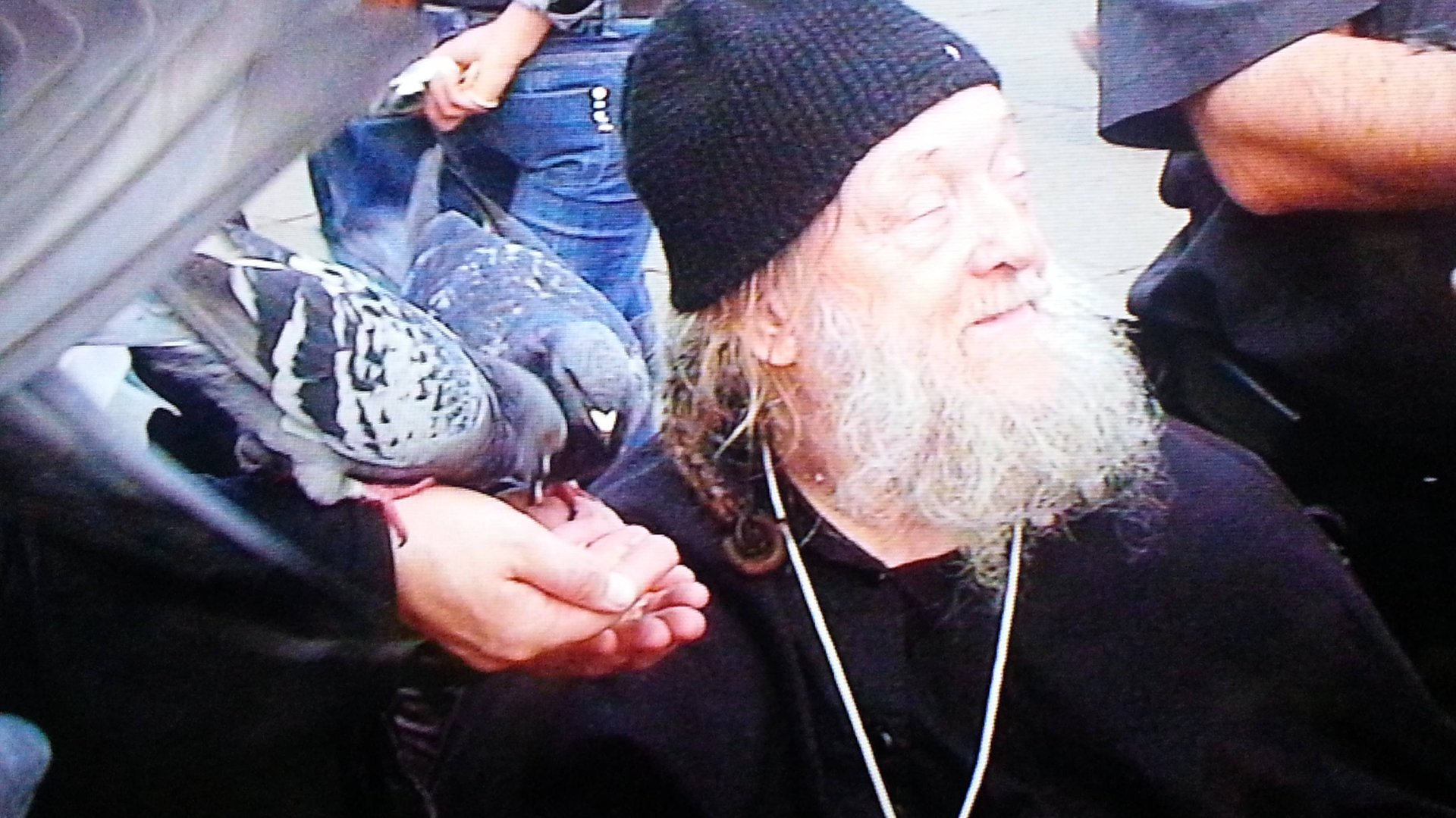 Святой Дух изменяет дух человеческий и из земного делает человека небесным, уничтожая связь с миром. смотреть онлайн